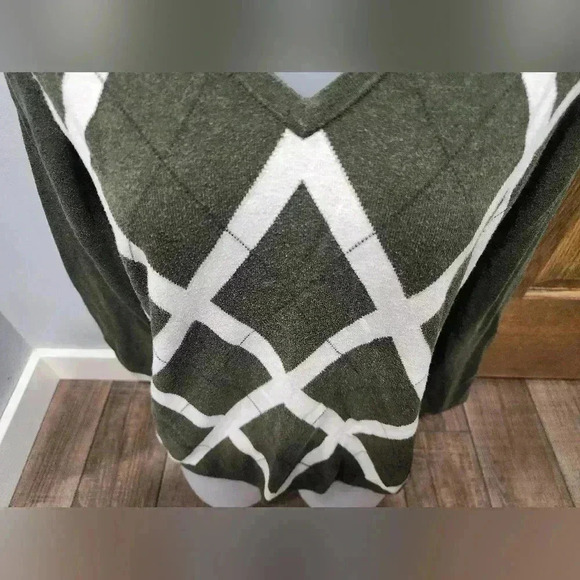 Tommy Hilfiger Women's Sweater Med Green And White V-Neck Pullover SOFT - Picture 2 of 6